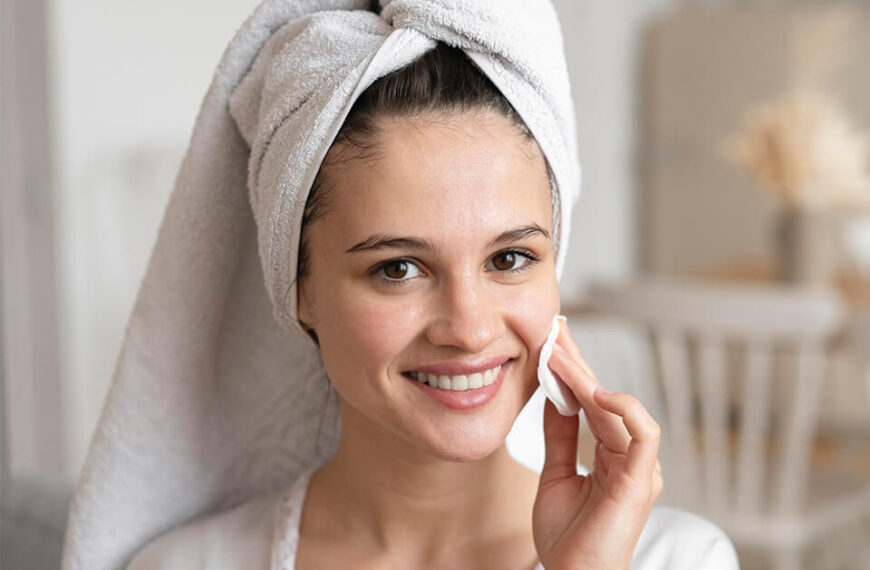 Top Ingredients Dermatologists Recommend for Younger-Looking Skin